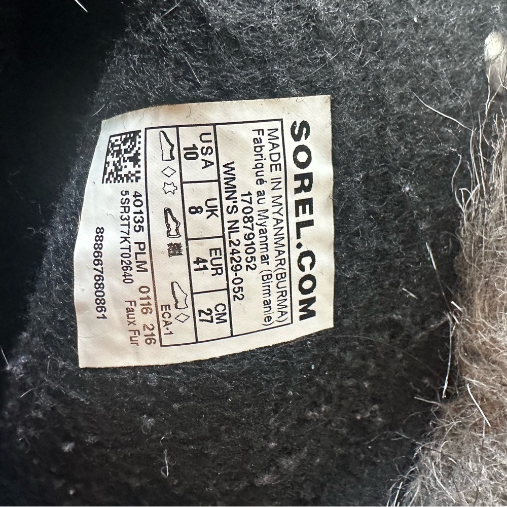 Sorel Charcoal and Black Winter Boots with Faux Fur - decorative button missing - Picture 5 of 7